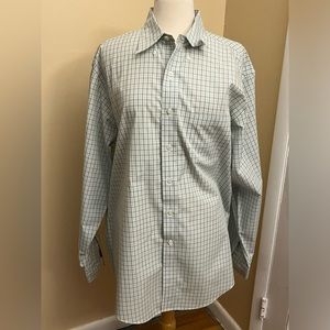Brooks Brothers men’s button down shirt. Green. Sixe L.  100% Cotton. EUC